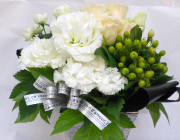 [0006]アレンジメント（ホワイト&グリーン）