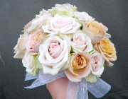 [0009]バラのブーケ