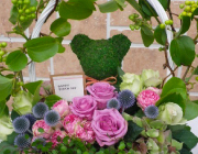 [0017]トピアリー入りアレンジメント