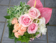 [0021]淡いピンクのアレンジメント
