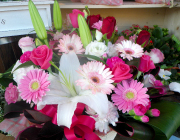 [0040]ユリとバラとガーベラのアレンジメント（ピンク）